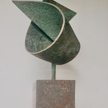 Bronze Schleife mit Granit Sockel